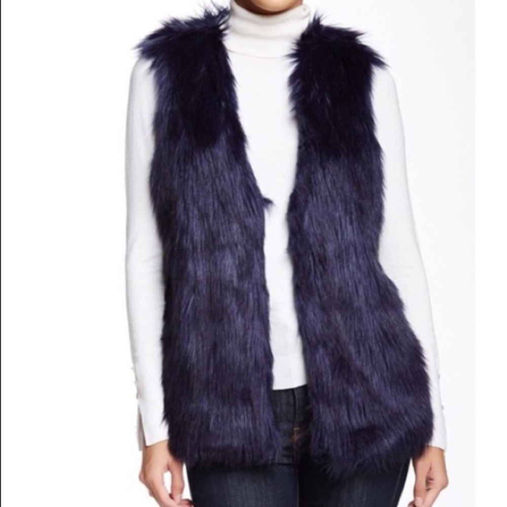 Romeo + Juliet Couture Navy Faux Fur Vest